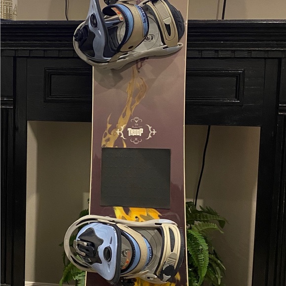 Burton troop snowboard with Burton bindgings - Picture 7 of 7